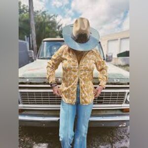 GIFTABLE Vintage-Inspired Satin Zip Blouse – 70s Flower Burst Print NWT